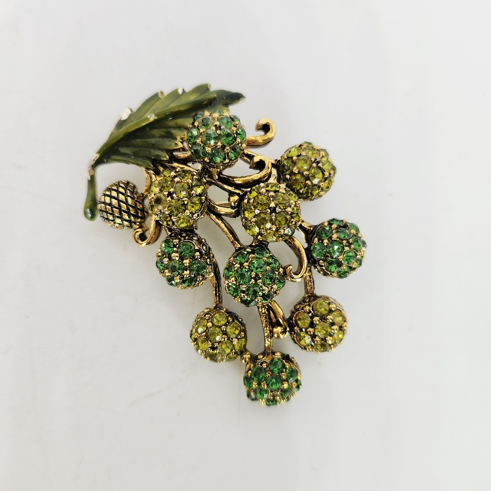 VTG Early Signed HOLLYCRAFT Green Rhinestone Leaf Pinecone Berry Oak Brooch Pin